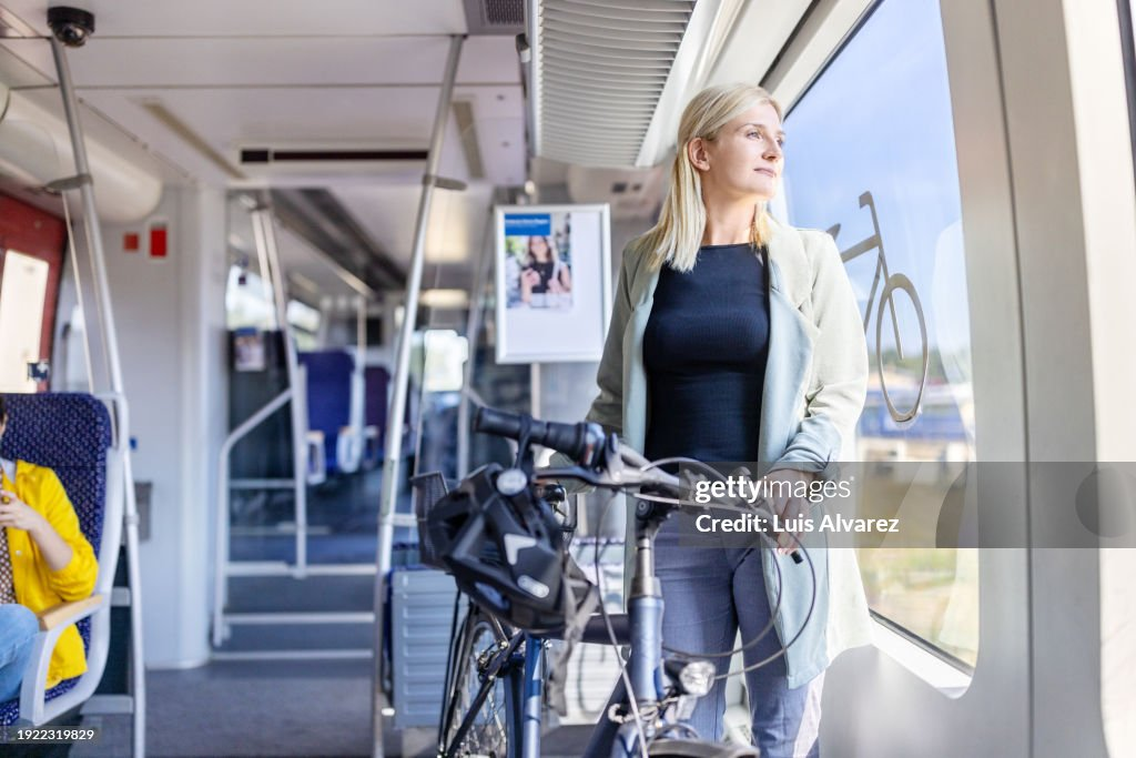 Celle qui ne jure que par sa voiture